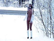 Lada Winter Flashing Solo: Naked Outdoor - Public Park