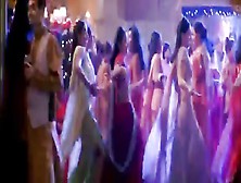 Kareena Kapoor Dances Again