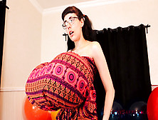 Sexy Nerdy Cam Girl Plays With Big Ballooons For You To See