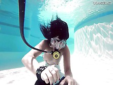 Brita Piskova Masturbating Underwater In Swimming Pool