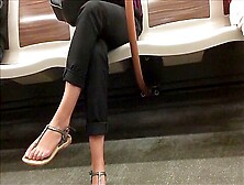 Gorgeous Girl In Hot Candid Feet (Faceshot)