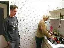 Rus Mamma And Juvenile Boyfrend Fuck In Bath - Nv