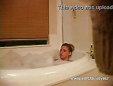 Spying My 19 Years Niece Cumming In Bath