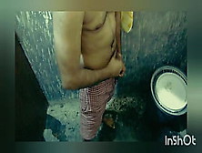 Apni Bhabhi Ko Bathroom Mein Hi Pakad Kar Chudai Kar Diya.