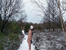 Naked Walging And Platina In The Cold Snow