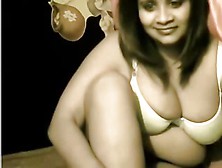 Curvy Indian Girl Shows It All Off
