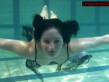 Blackhaired Beauty Irina Underwater Show