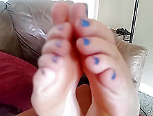 Sexy Mature Feet And Toe Wiggling