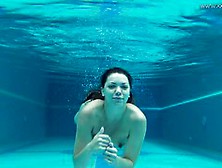 Wet Sazan Cheharda Sexy Naked Swimming