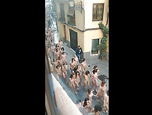 Mulheres Nuas No Meio Da Rua Em Evento Na Europa