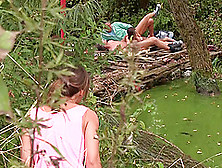 Natural Babe Lets Her New Buddies Bang Her On The Local River