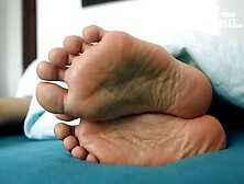 (2)Two Sleeping Asian Feet