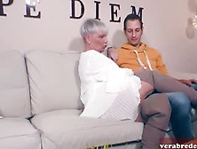 Duitse Oma Met Grote Borsten Neukt Har Stief Kleinzoon