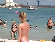 Nice Bouncy Tits At The Beach