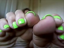 Fuckable Milf Exposes Her Wonderful Mature Feet With Light Green Nail Polish To The Cam