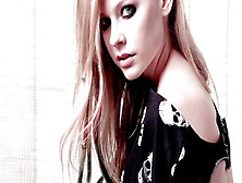 Avril Lavigne Jerk Off Compete