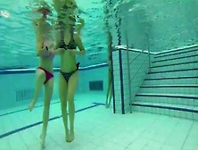 Amateur-Girl-Beats-Off-A-Dude-In-A-Public-Pool-While-Her-Friends