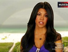 Kourtney Kardashian Shows Butt – Kourtney & Khloe Take Miami