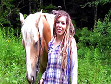 Sexuelles Abenteuer Im Wald Für Reiterin Fany