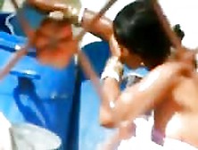 Spanner Erwischt Indisches Mädchen Beim Waschen