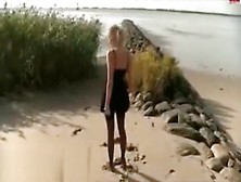 German Amateurs Have Sex On The Beach