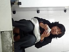 Chinese Milf Spied Taking A Piss