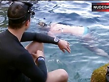 Lindsey Vonn In Bikini Underwater – Running Wild With Bear Grylls