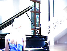 Gina Mond Fucks The Pianoman
