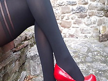 Laura Xxx On High Heels And Stockings Sitted And Walking