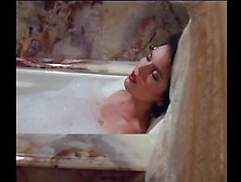 Elizabeth Gracen: Sexy Bath Girl - Matlock