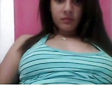 Delicia De Novinha Mostrando O Peito Para O Primo Na Webcam
