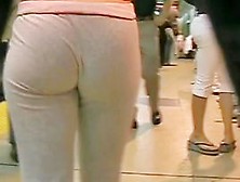 Voyeur Street Candid With A Hot Ass In Tight Jeans