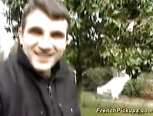 Franse Tiener Opgepikt Voor Een Lesje Anaal