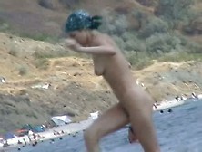 Free Nudist Beach Avi Of A Crowd Of Naked People