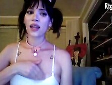 Slim American Shemale Cutie Dances On Webcam