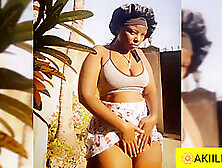 Outdoors: Ebony Thick Babe Akiilisa Flashing Pussy, Tits And Ass Outside