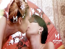Stunner Kiss's Lesbian Video