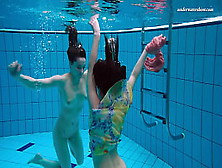 Hottest Underwater Babes Lesbians