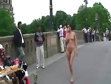 Agy Mirai,  Nude Dancing Queen - Urban Naked & Barefoot