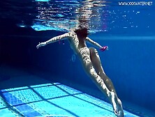 Underwater Show - Kissing Sex