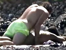 Beach Voyeur Video: Girl Giving A Blow Job