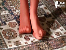 Lovely Babe Marion Showing Her Feet In Minnie Costume (720P)