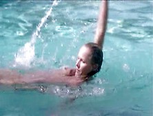Ursula Andress Pool, Nipple In L'infermiera