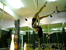 Jenyne Butterfly (Pole Dance) Dec 2009 At Tantra Fitness. Mp4