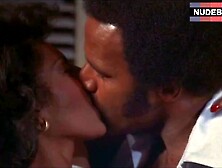 Pam Grier Hot Kissing In Bed – Bucktown