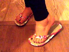 Uk House Wife In With Cute Feet In Flip Flops