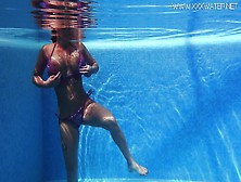 Steamy Heidi Van Horny Big Tits And Ass Underwater