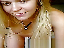 Sexy Babe Pee And Masturbation On Webcam