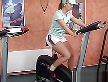 Gym Beauty Teen Enjoys A Cardio Session With Her Tight Ass