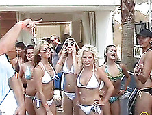 Stunning Blondes In Bikini Know How To Party In Las Vegas